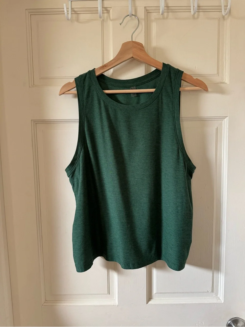 Beyond Yoga Classic Sleeveless Crewneck Tank Top in Forest Green Size L - Picture 1 of 8